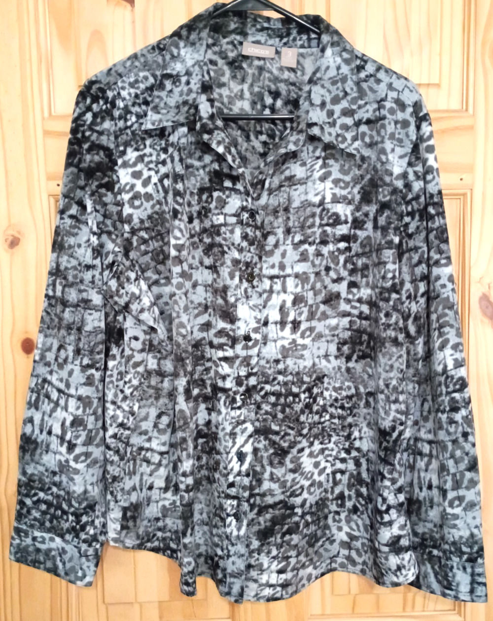 Chico’s Blouse Sz 3/ XL 16 Snakeskin Animal Long Sleeve *Worn Buttons READ